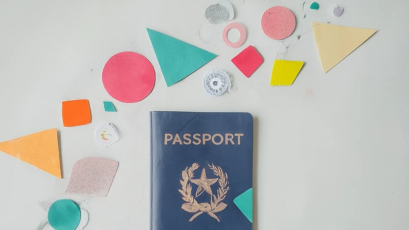 Whimsical hand-drawn Italian flag elements floating among geometric shapes.